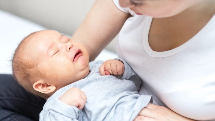 Kolka niemowlęca spowodowana nietolerancją laktozy – jak sobie z nią radzić?