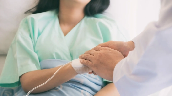 Poronienie samoistne – przyczyny, objawy, diagnostyka i postępowanie medyczne po utracie ciąży