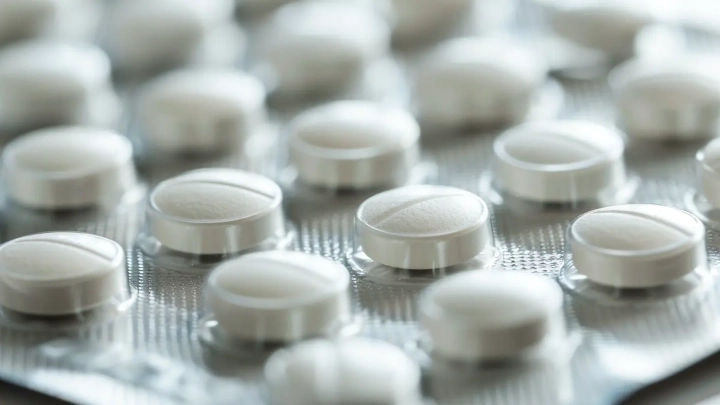 Skutki uboczne leków przeciwbólowych. Ibuprofen, paracetamol czy naproksen - jak dawkować środek ...