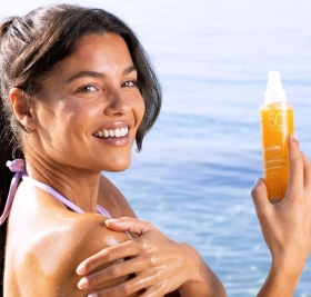 SVR Eau Solaire Glow Mgiełka przeciwsłoneczna rozświetlająca SPF 50+, 100 ml